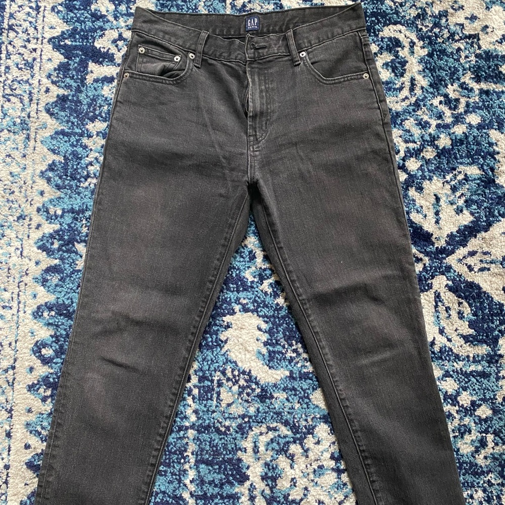 Girlfriend Jeans. Faded Black. 27R. Gap